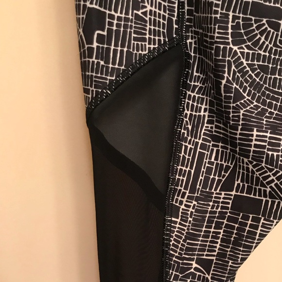Lululemon Crop Leggings - Picture 3 of 4